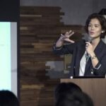 キャリアイベントで登壇する島袋尚美の画像