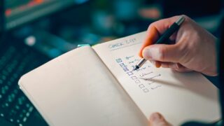 「今の職歴で大丈夫？」と悩む第二新卒へ。フィードバックを「スキル」に変えて市場価値を高める術